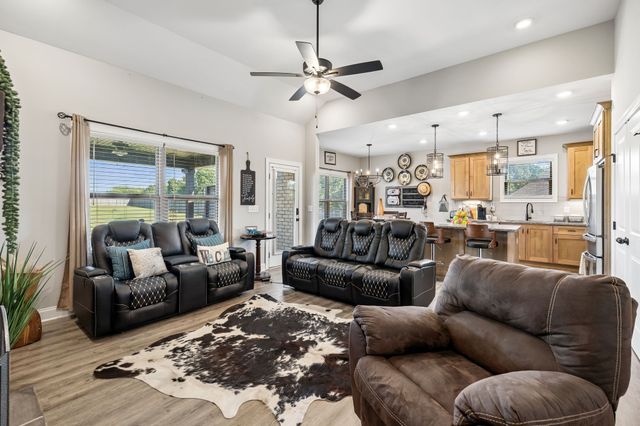 2743 W County Farm Rd, Springfield, TN 37172