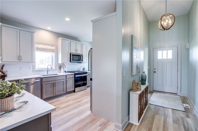 6137 Caleb Ct Court, Farmington, NY 14425