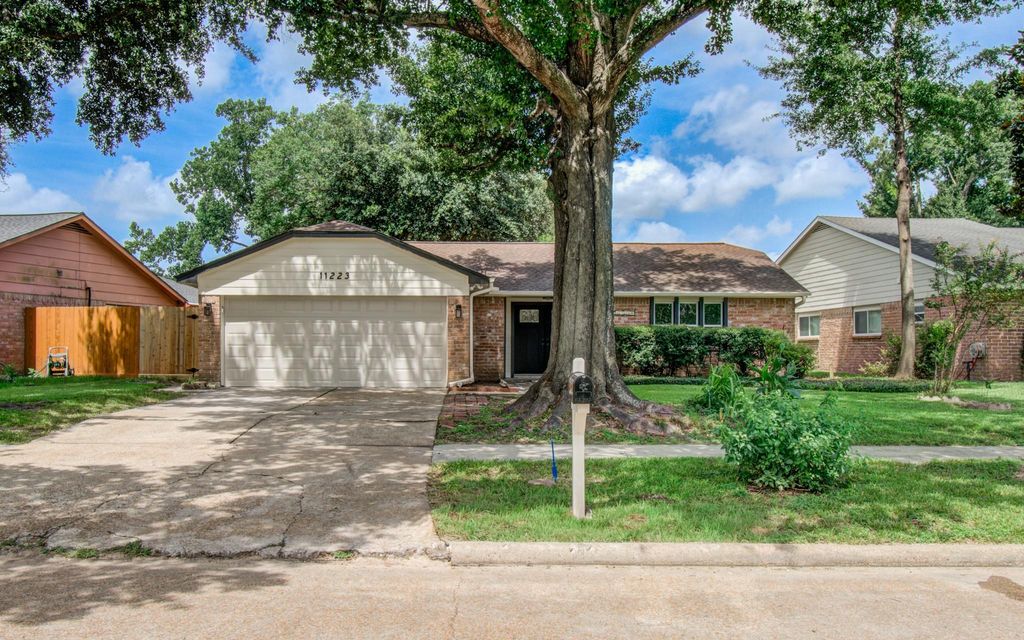 11223 Voltaire Drive, Houston, TX 77065