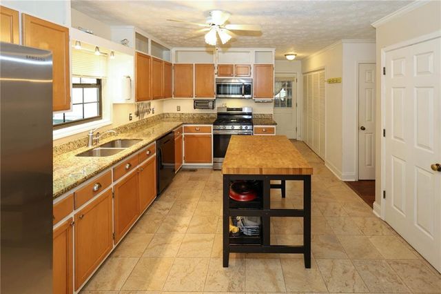 3129 N Woods Trail, Douglasville, GA 30135