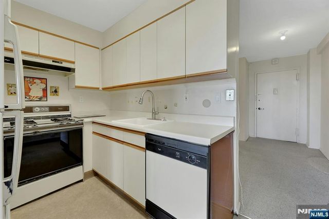 2000 Linwood Avenue 15 H, Fort Lee, NJ 07024