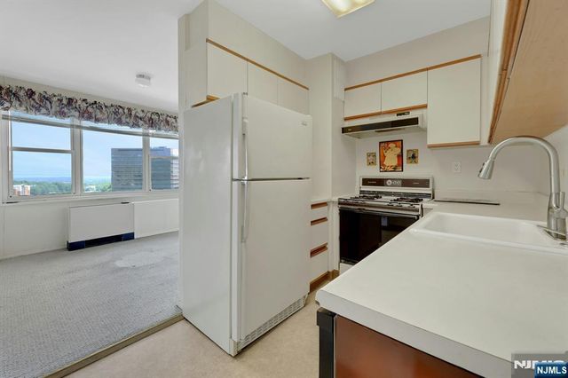 2000 Linwood Avenue 15 H, Fort Lee, NJ 07024