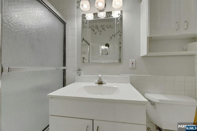 2000 Linwood Avenue 15 H, Fort Lee, NJ 07024