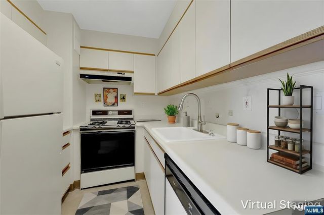 2000 Linwood Avenue 15 H, Fort Lee, NJ 07024