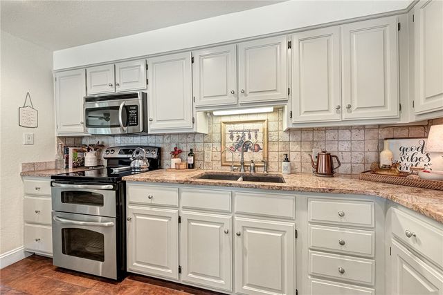 16247 Scotsdale Drive, Bella Vista, AR 72715