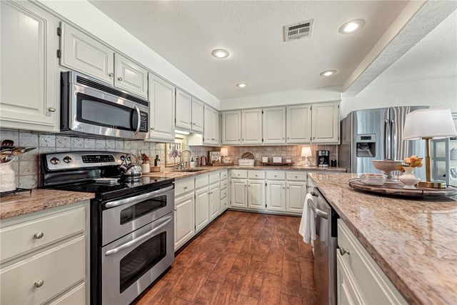 16247 Scotsdale Drive, Bella Vista, AR 72715