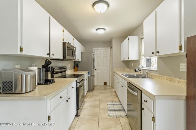 27286 Warner Avenue, Brooksville, FL 34602