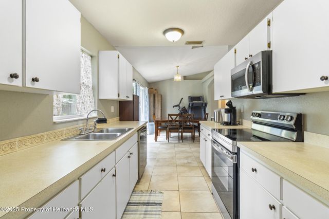 27286 Warner Avenue, Brooksville, FL 34602