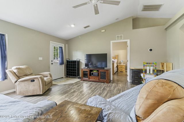 27286 Warner Avenue, Brooksville, FL 34602