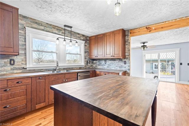 1579 Lake Road, Thomasville, NC 27360