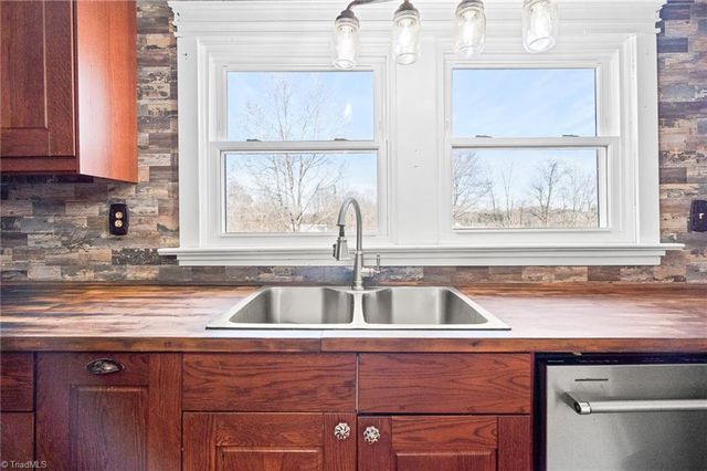 1579 Lake Road, Thomasville, NC 27360