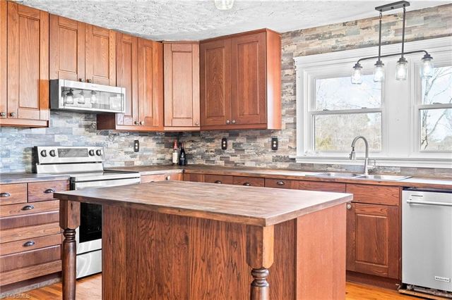 1579 Lake Road, Thomasville, NC 27360