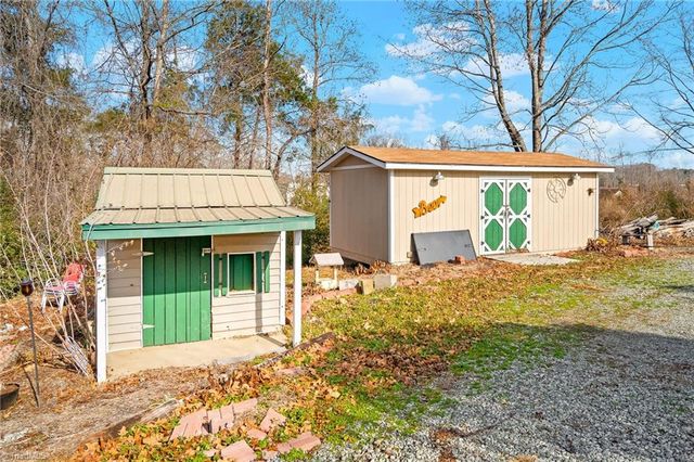 1579 Lake Road, Thomasville, NC 27360