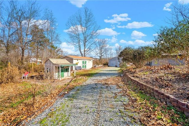 1579 Lake Road, Thomasville, NC 27360