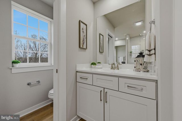 6 SHELDON DR, Newark, DE 19711