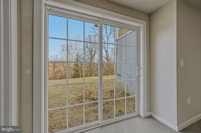 6 SHELDON DR, Newark, DE 19711