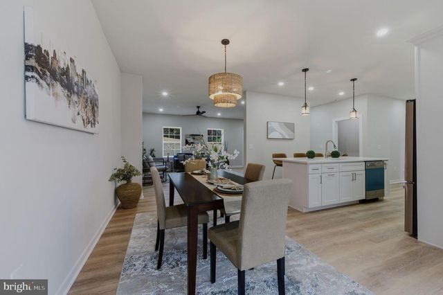 6 SHELDON DR, Newark, DE 19711