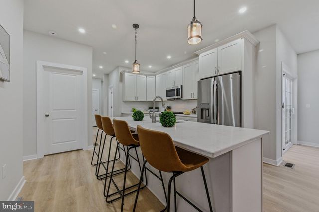 6 SHELDON DR, Newark, DE 19711