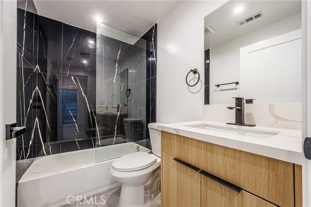 5209 W 20th Street A, Los Angeles, CA 90016