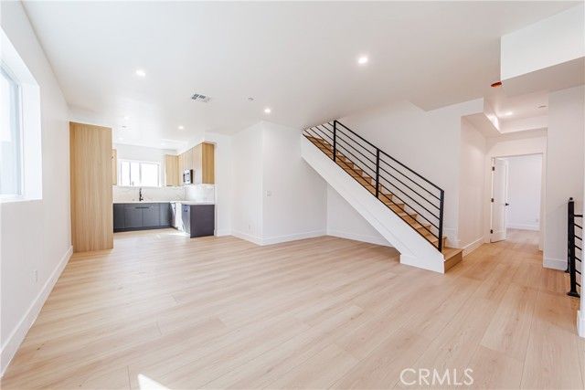 5209 W 20th Street A, Los Angeles, CA 90016