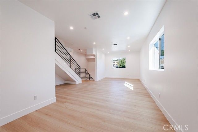 5209 W 20th Street A, Los Angeles, CA 90016