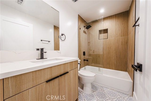 5209 W 20th Street A, Los Angeles, CA 90016