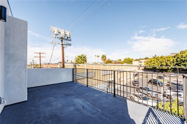 5209 W 20th Street A, Los Angeles, CA 90016
