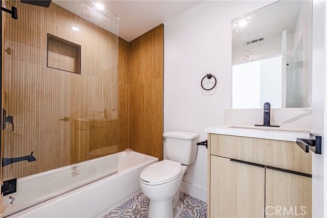 5209 W 20th Street A, Los Angeles, CA 90016