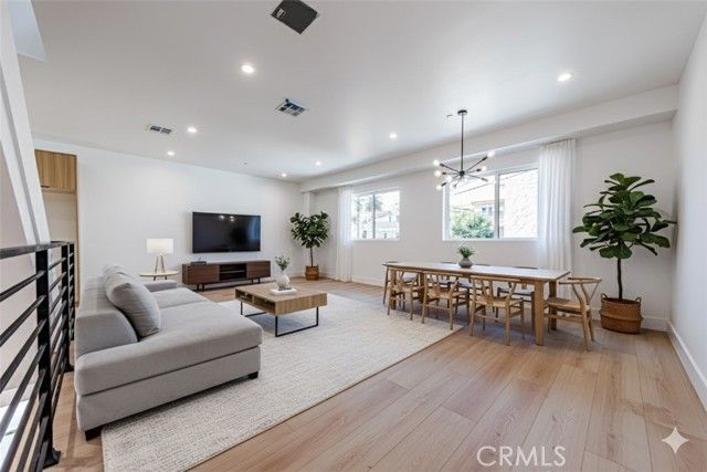 5209 W 20th Street A, Los Angeles, CA 90016