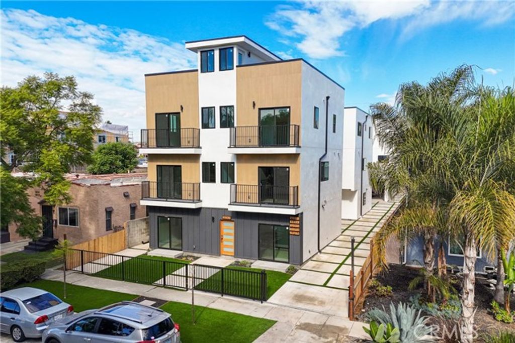 5209 W 20th Street A, Los Angeles, CA 90016