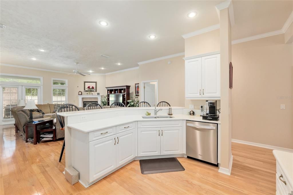 Image 28 of property listing at Address unavailable.