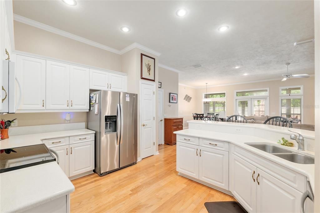 Image 31 of property listing at Address unavailable.