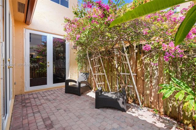 1282 Grant Ct, Hollywood, FL 33019