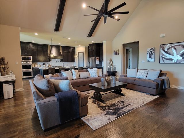 1111 Hayfield Drive, Midlothian, TX 76065
