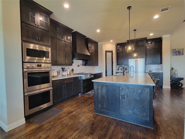1111 Hayfield Drive, Midlothian, TX 76065