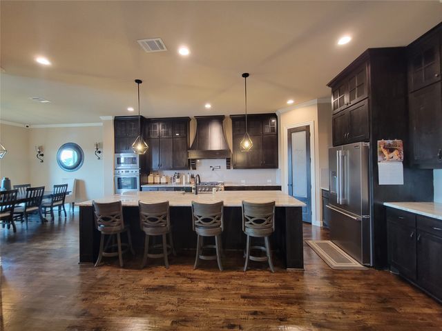 1111 Hayfield Drive, Midlothian, TX 76065