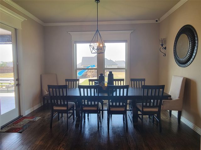 1111 Hayfield Drive, Midlothian, TX 76065