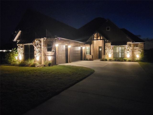 1111 Hayfield Drive, Midlothian, TX 76065