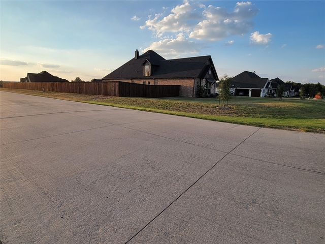1111 Hayfield Drive, Midlothian, TX 76065