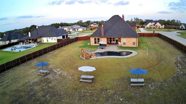 1111 Hayfield Drive, Midlothian, TX 76065