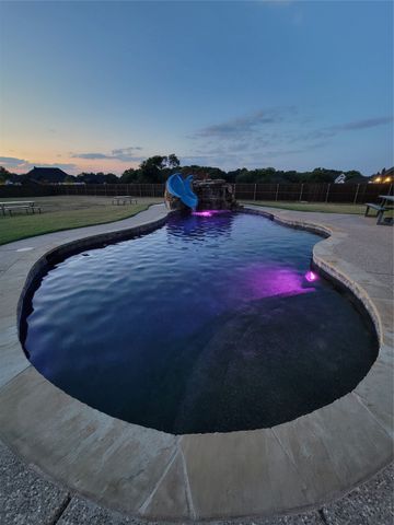 1111 Hayfield Drive, Midlothian, TX 76065
