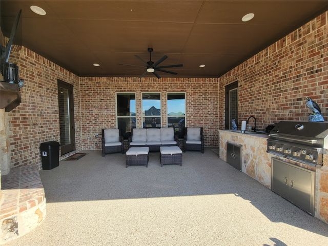 1111 Hayfield Drive, Midlothian, TX 76065