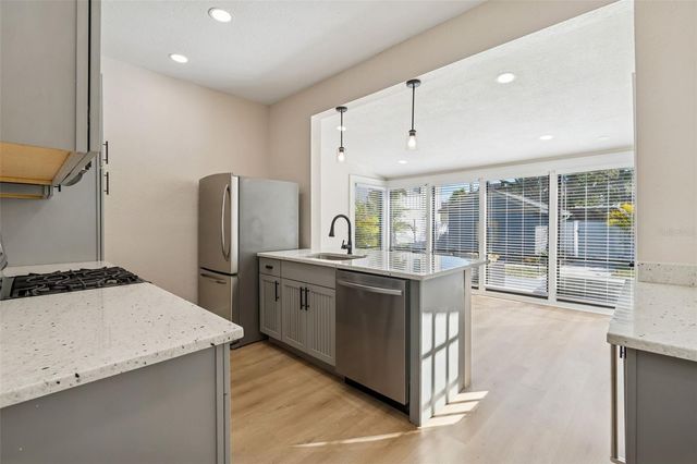 322 11TH AVENUE N, St Petersburg, FL 33701