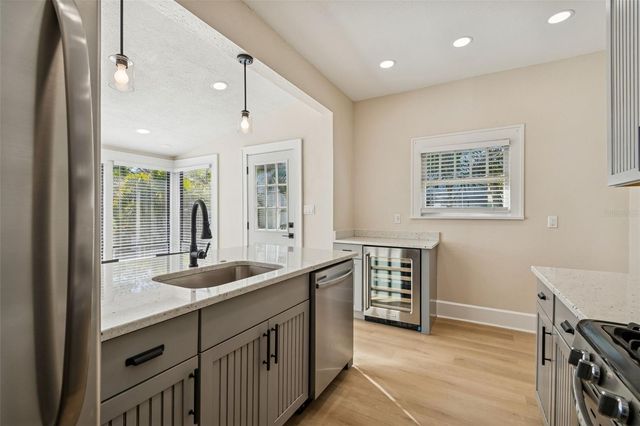 322 11TH AVENUE N, St Petersburg, FL 33701