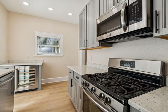 322 11TH AVENUE N, St Petersburg, FL 33701