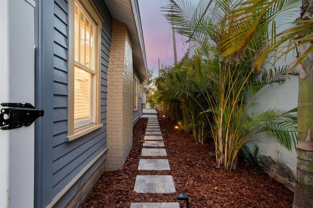 322 11TH AVENUE N, St Petersburg, FL 33701