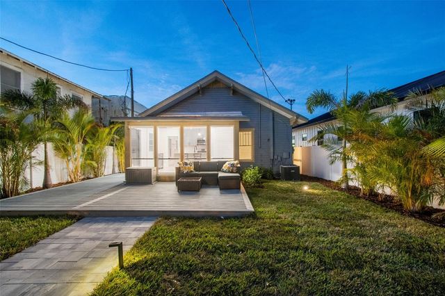 322 11TH AVENUE N, St Petersburg, FL 33701