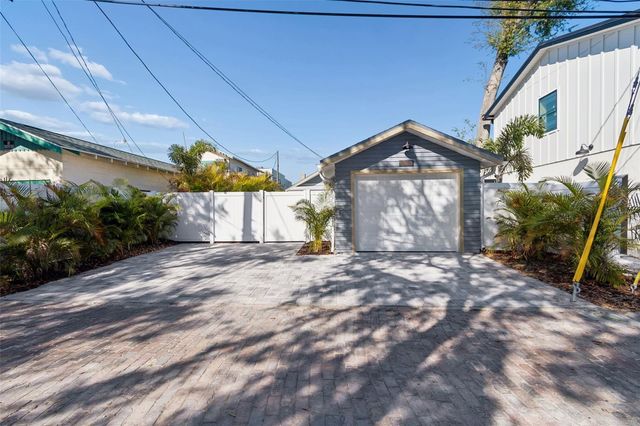 322 11TH AVENUE N, St Petersburg, FL 33701