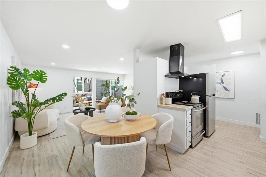 Image 16 of property listing at 453 N Rengstorff Avenue 19, Mountain View, CA 94043