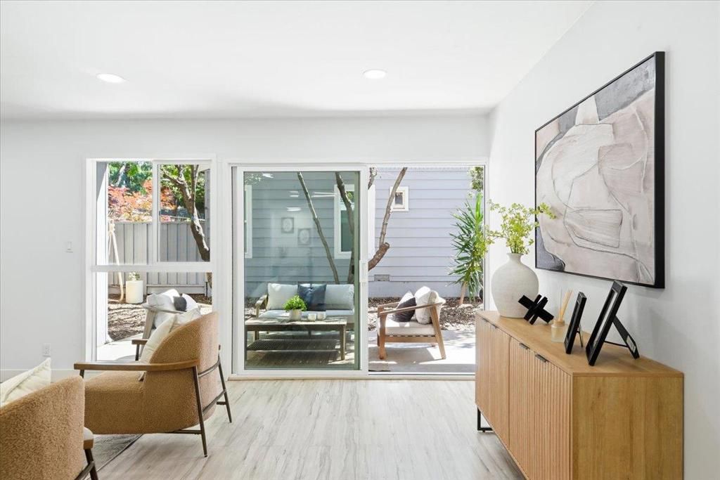 Image 3 of property listing at 453 N Rengstorff Avenue 19, Mountain View, CA 94043